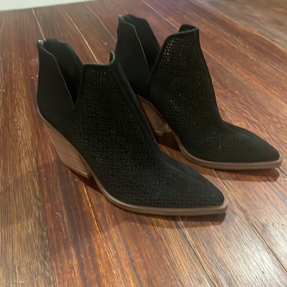Vince Camuto Shoes - Brand New Vince Camuto ankle boots, size 7 1/2